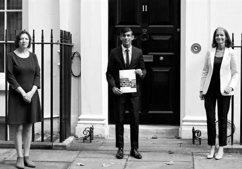 [Rishi Sunak outside No 11 Downing St]